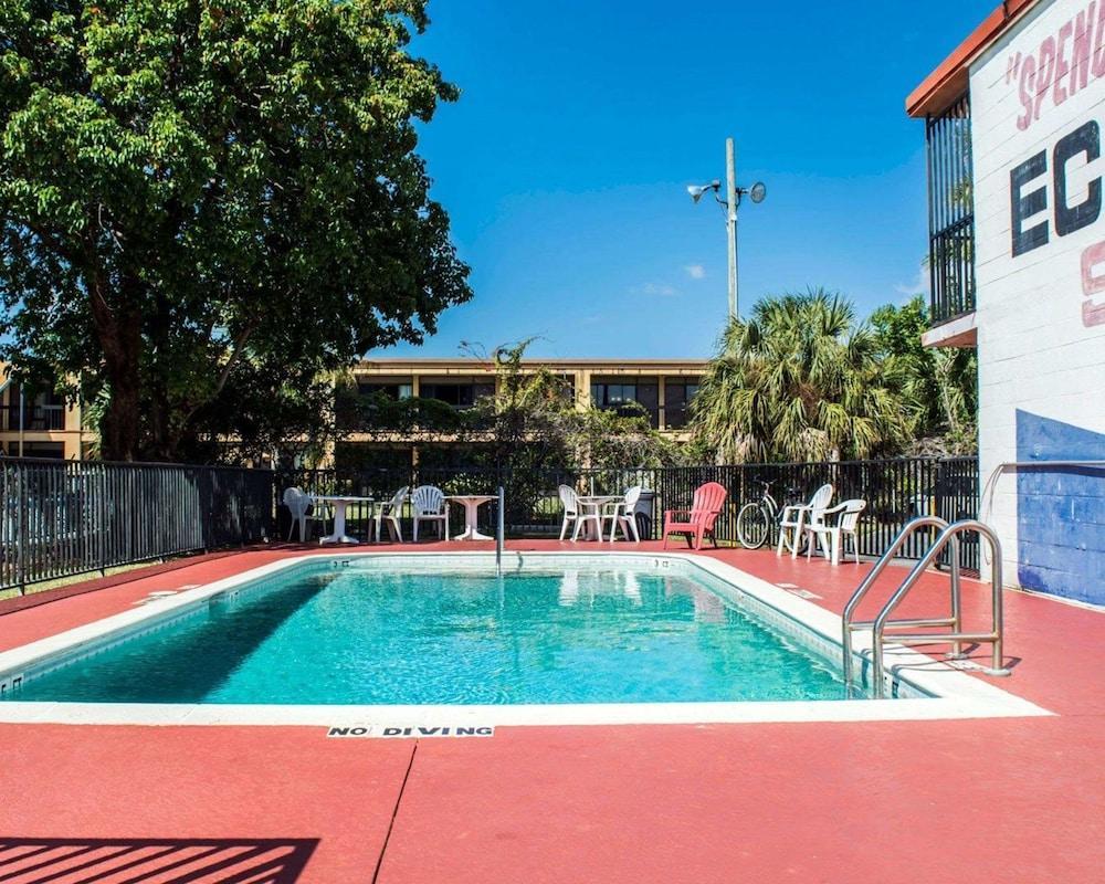 Econo Lodge North North Fort Myers Extérieur photo