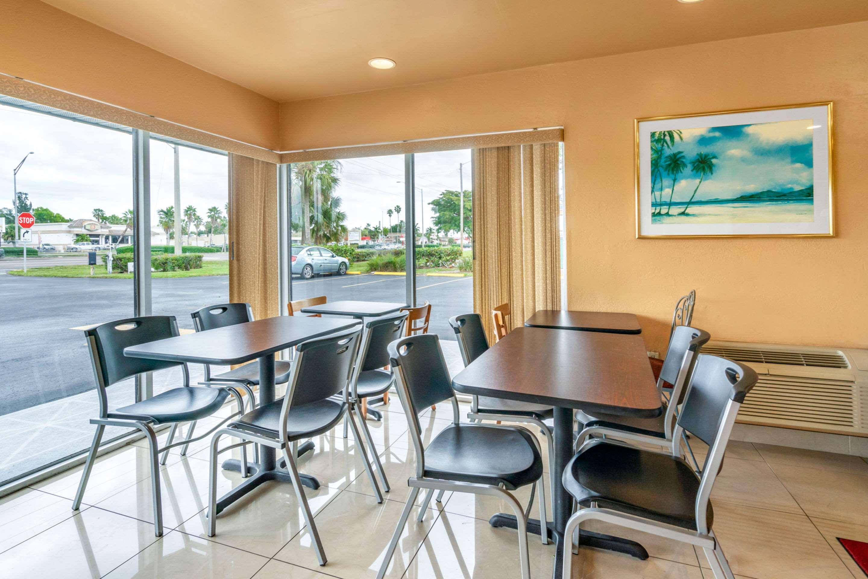 Econo Lodge North North Fort Myers Extérieur photo